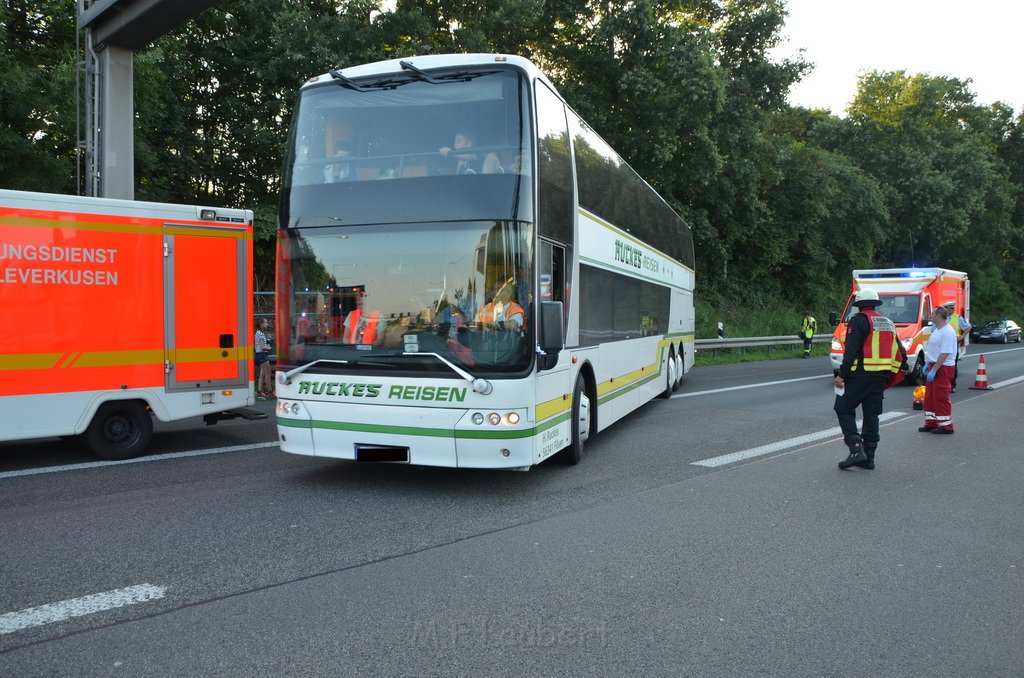 Einsatz BF Koeln Klimaanlage Reisebus defekt A 3 Rich Koeln hoehe Leverkusen P037.JPG